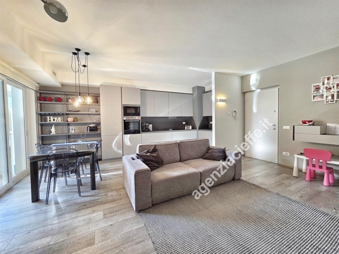 Quadrilocale con terrazzo a Massa