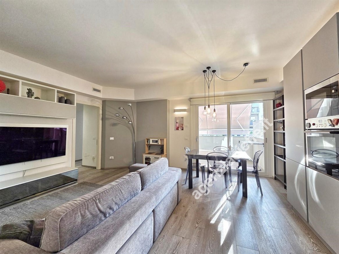 Quadrilocale con terrazzo a Massa