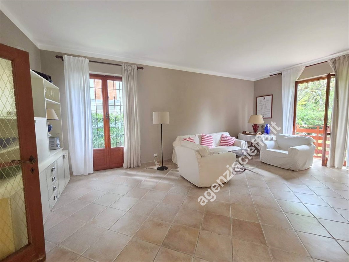 Villa con giardino a Massa