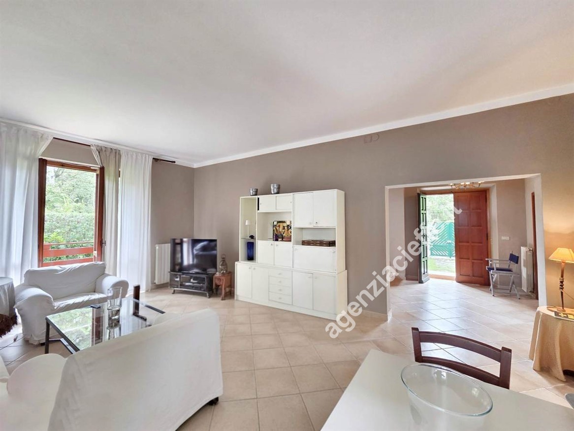 Villa con giardino a Massa