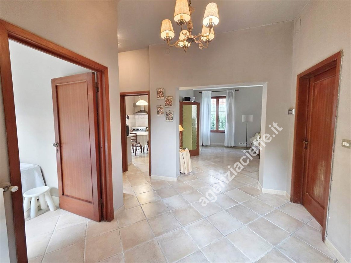 Villa con giardino a Massa