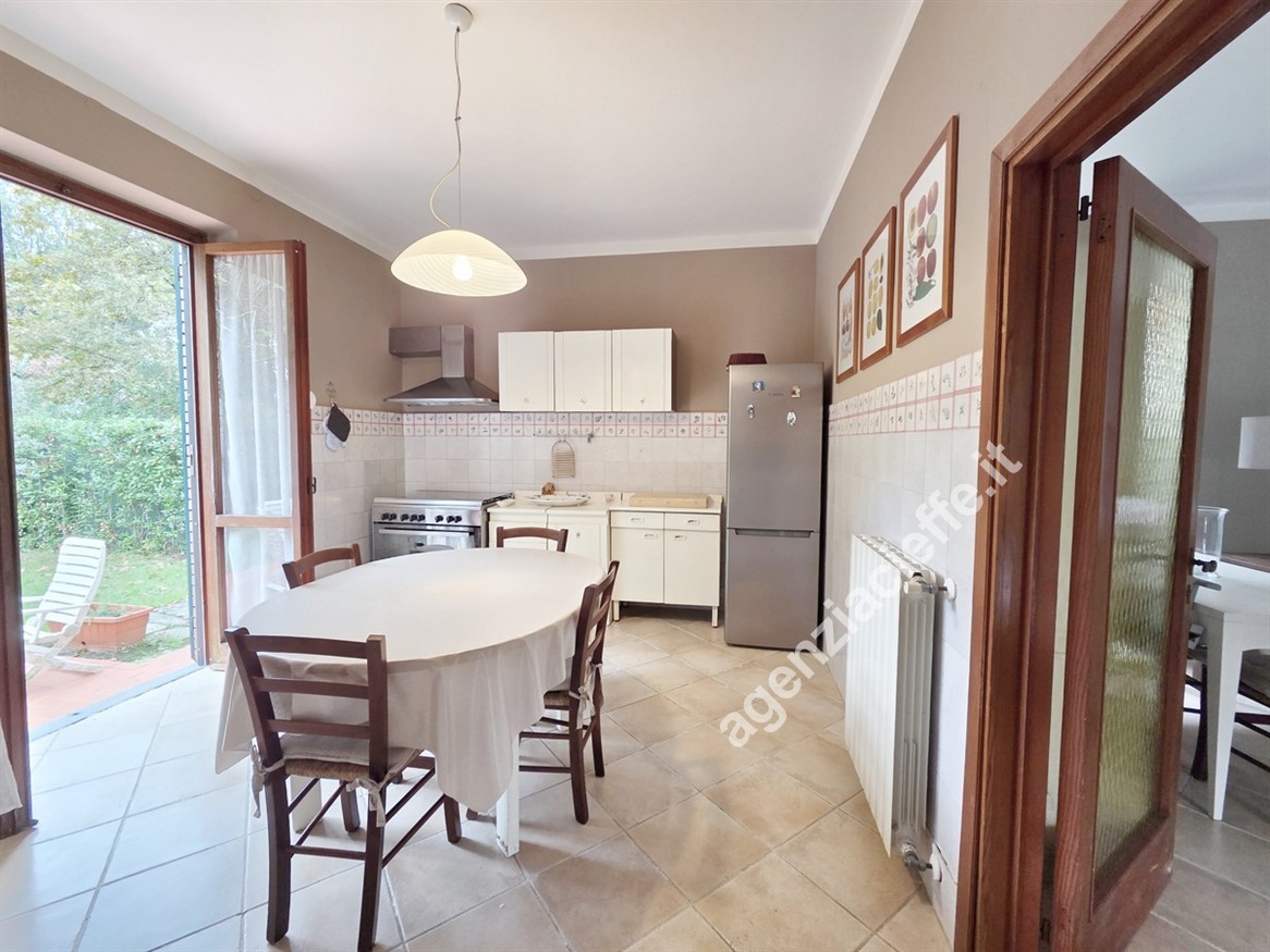 Villa con giardino a Massa