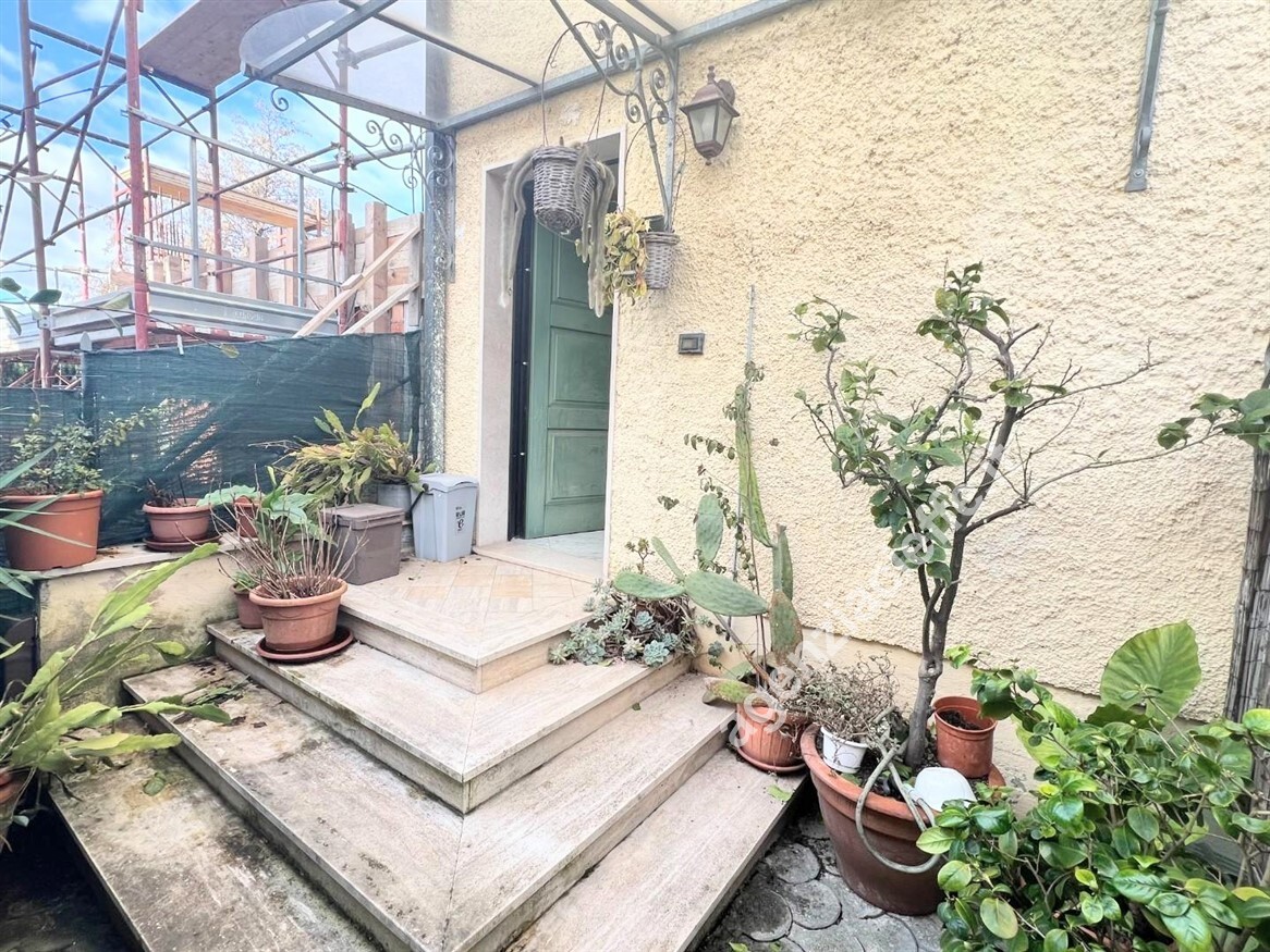 Casa indipendente con giardino a Montignoso