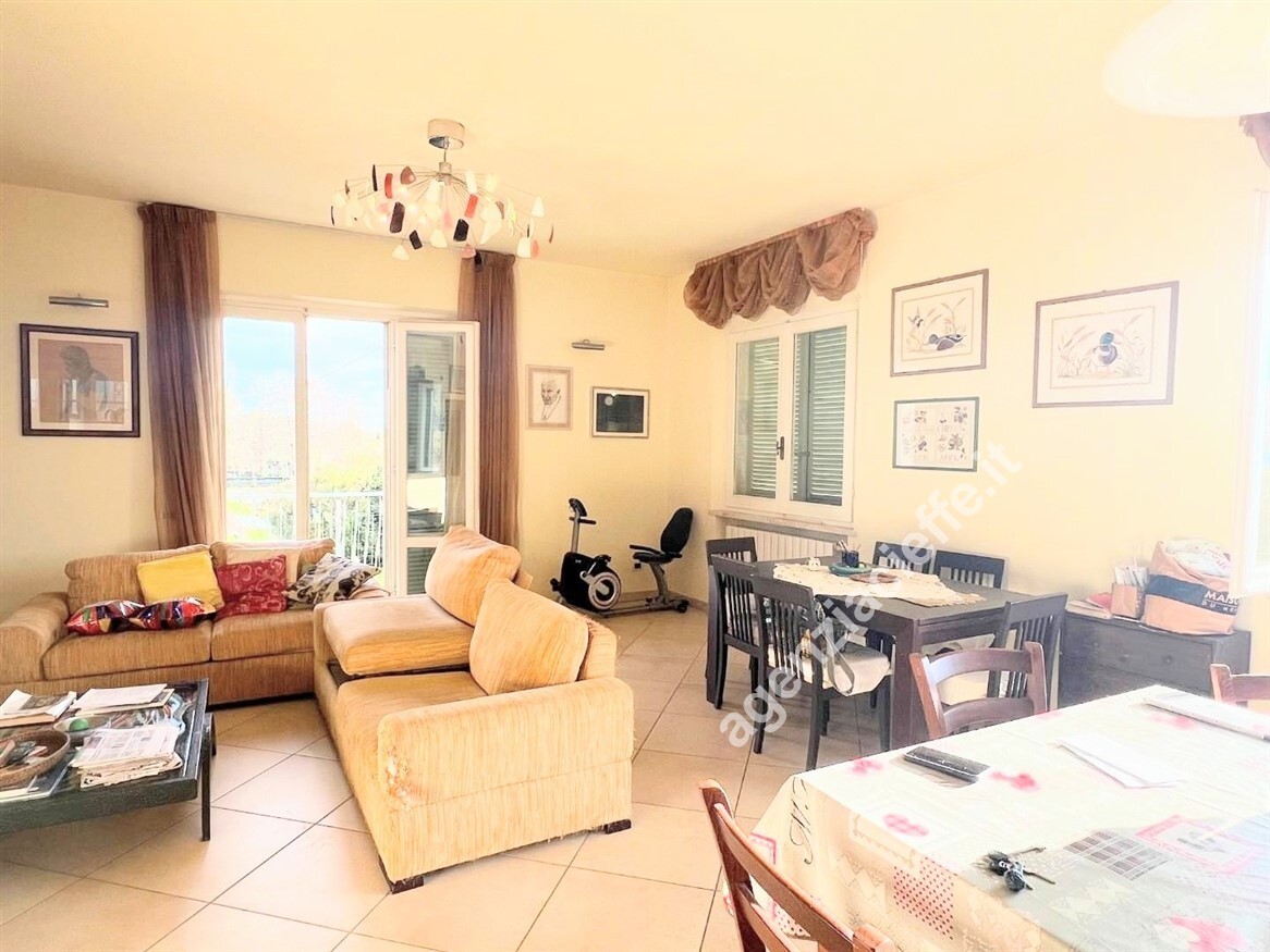 Casa indipendente con giardino a Montignoso