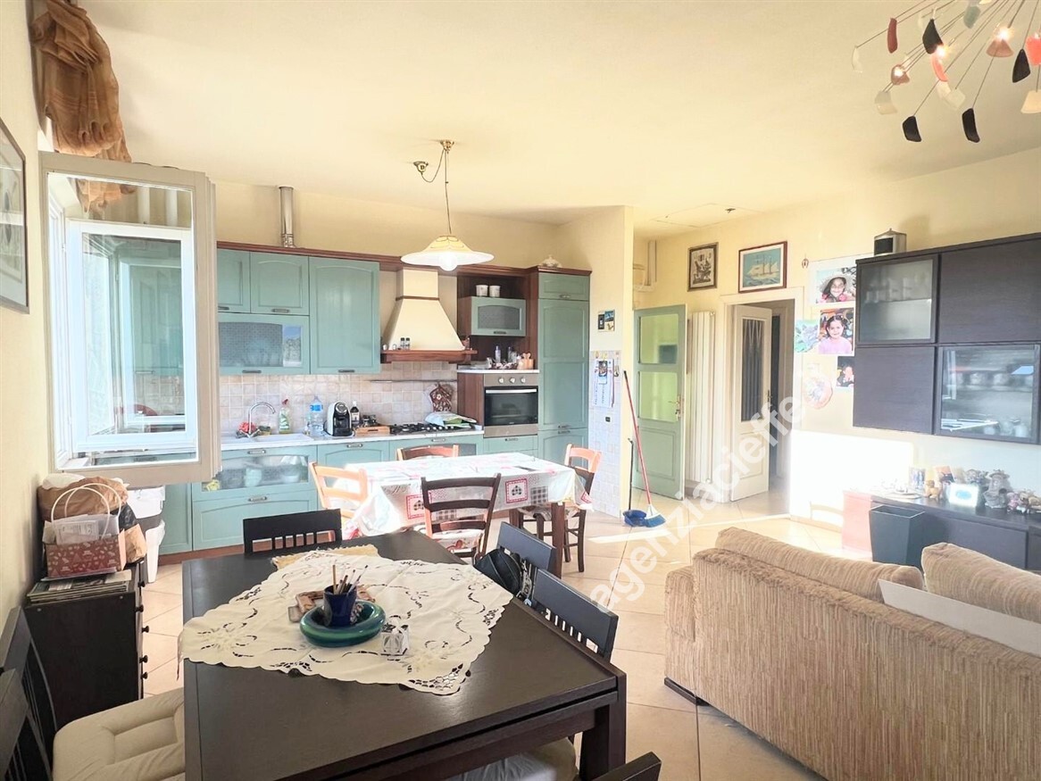 Casa indipendente con giardino a Montignoso