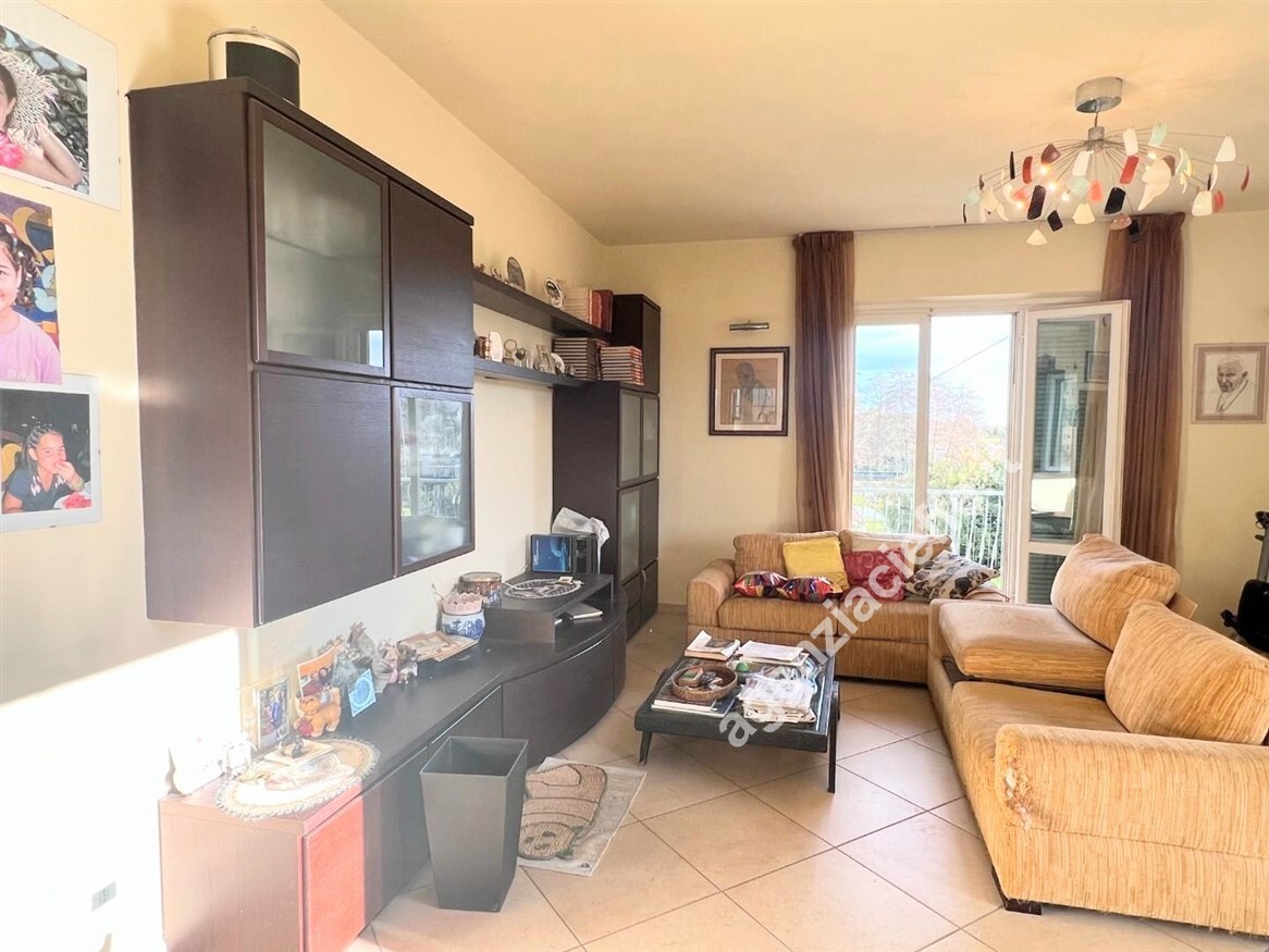 Casa indipendente con giardino a Montignoso