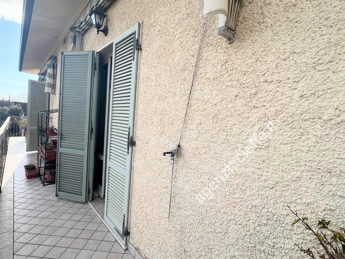 Casa indipendente con giardino a Montignoso