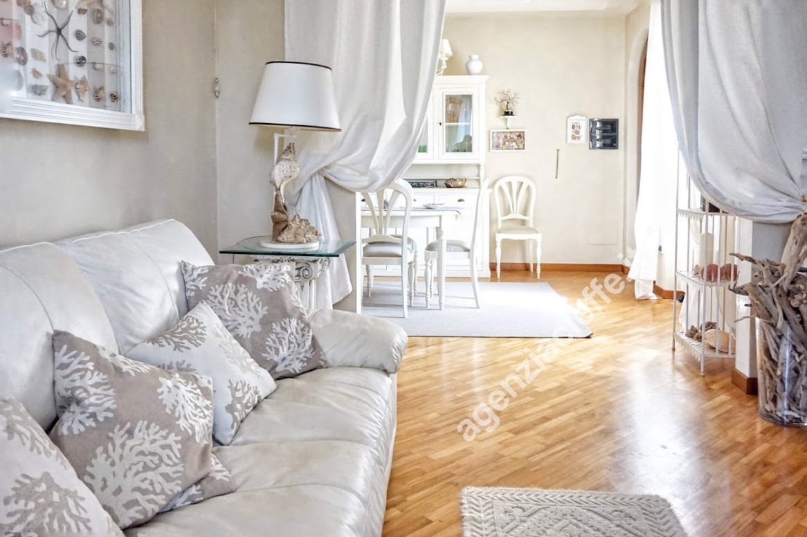 Casa indipendente con giardino a Massa