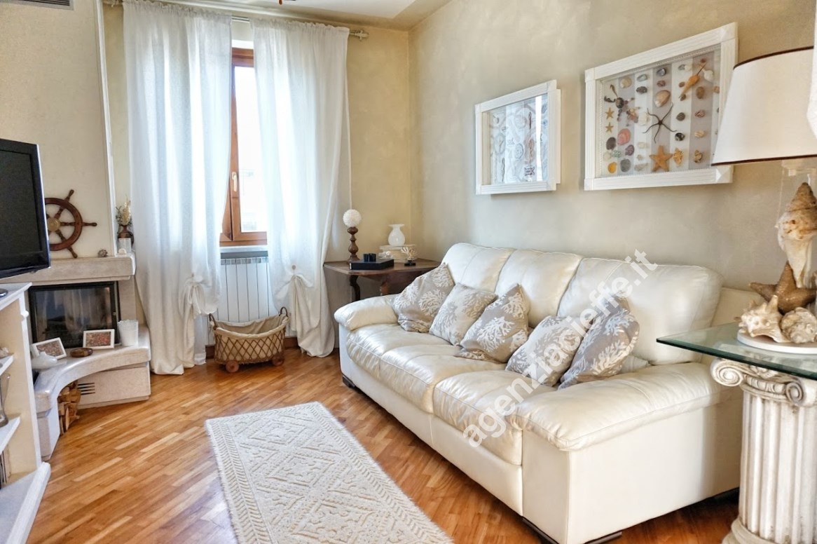 Casa indipendente con giardino a Massa