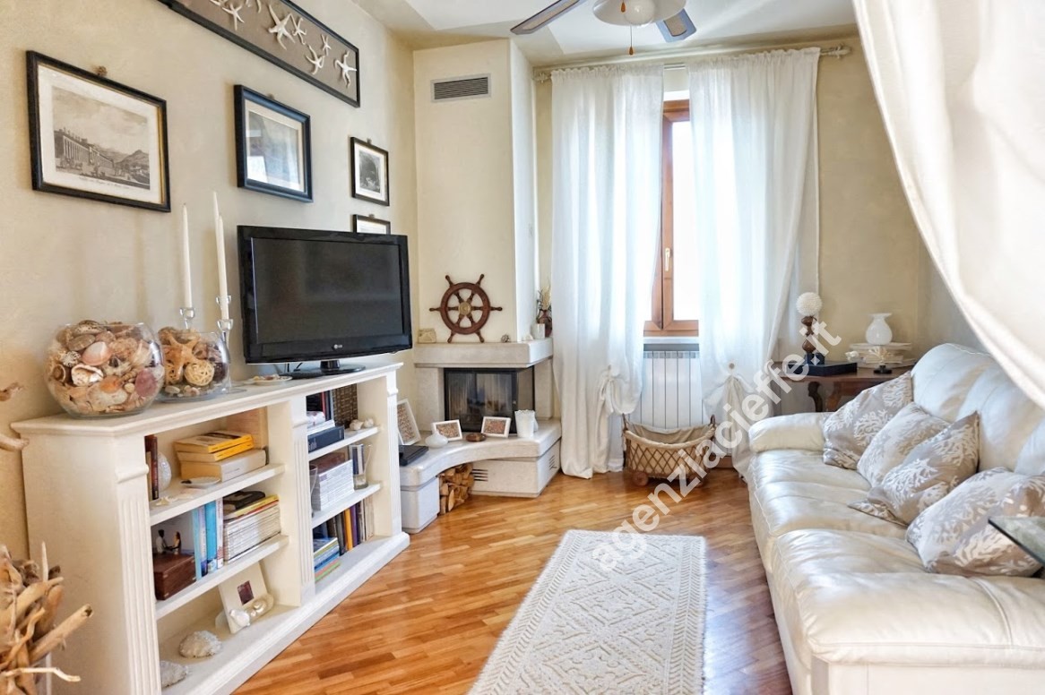 Casa indipendente con giardino a Massa