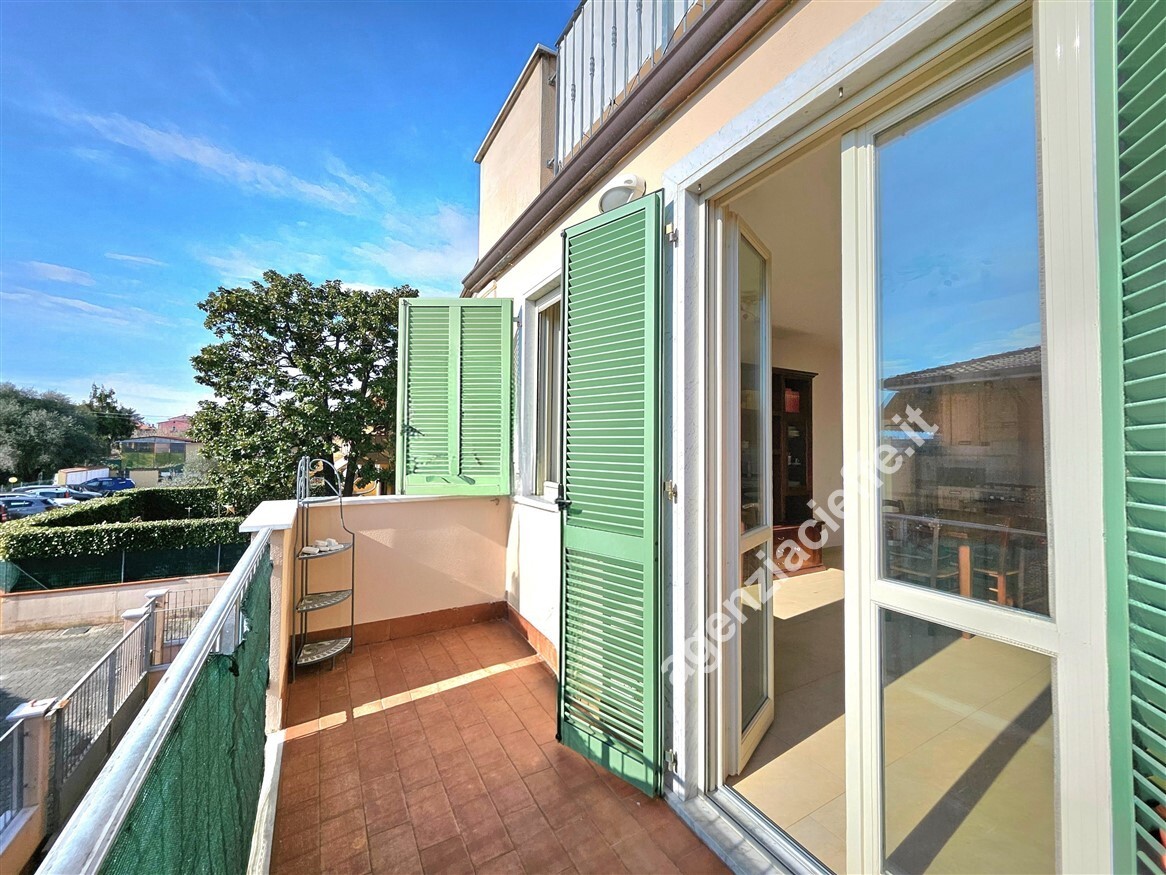 Quadrilocale con terrazzo a Massa