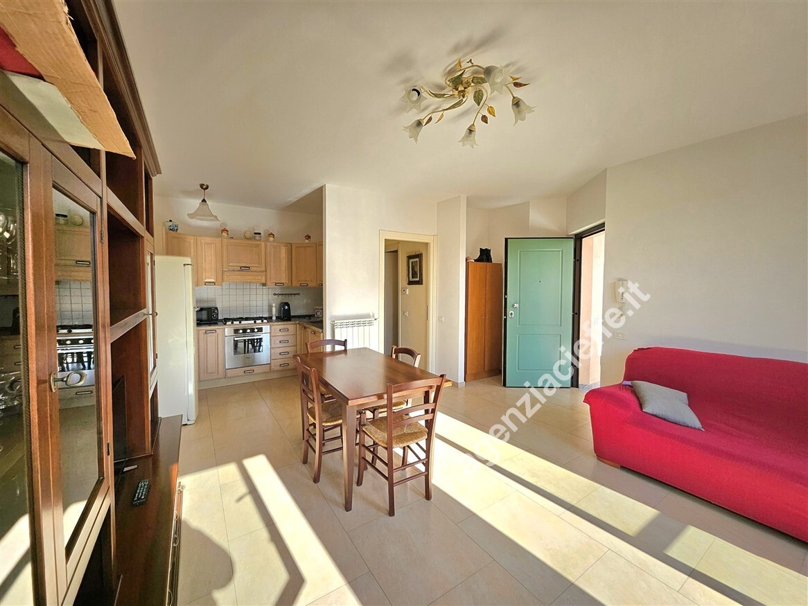 Quadrilocale con terrazzo a Massa