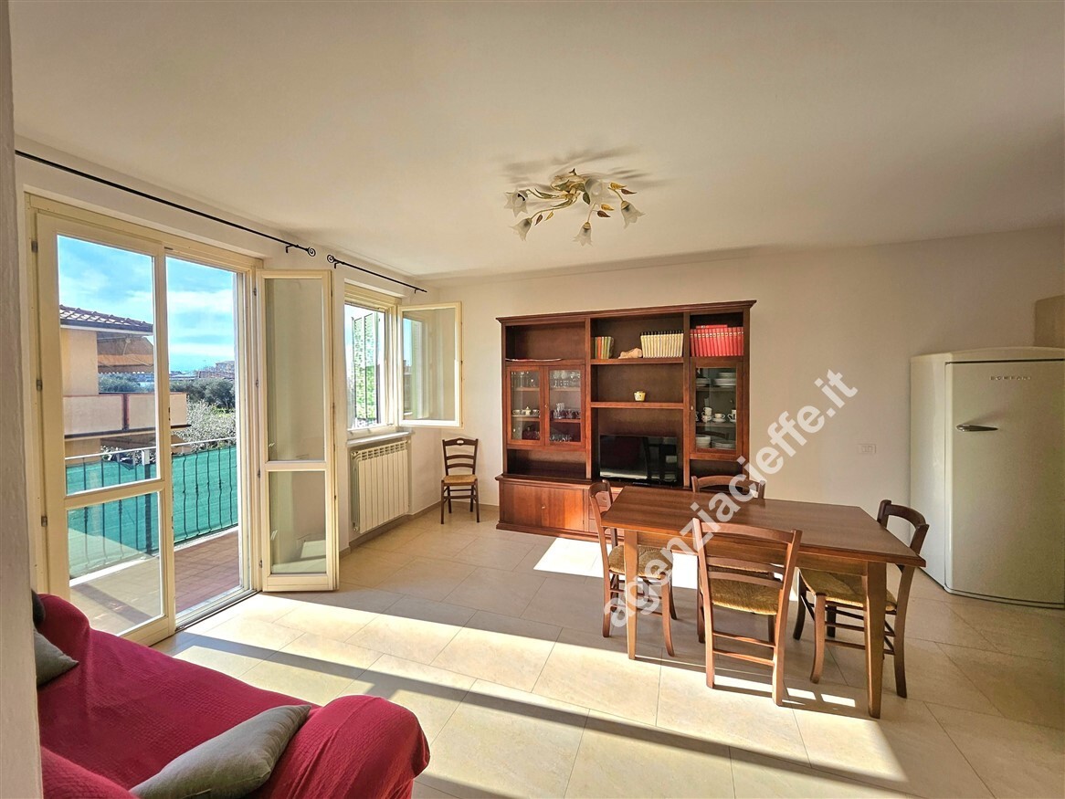 Quadrilocale con terrazzo a Massa