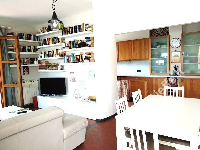 Casa indipendente con giardino a Massa