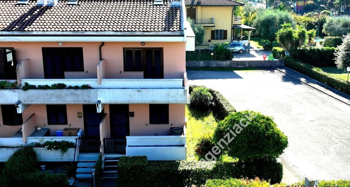 Villa con giardino a Massa