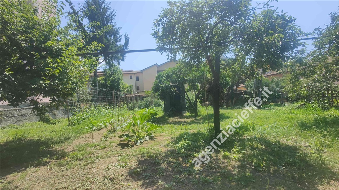 Villa con giardino a Massa