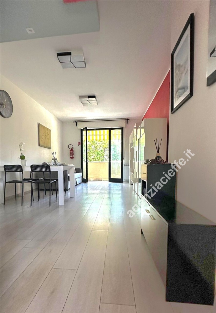 Quadrilocale con terrazzo a Massa
