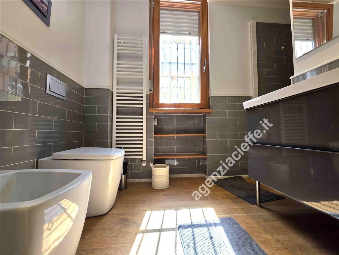 Trilocale con terrazzo a Massa