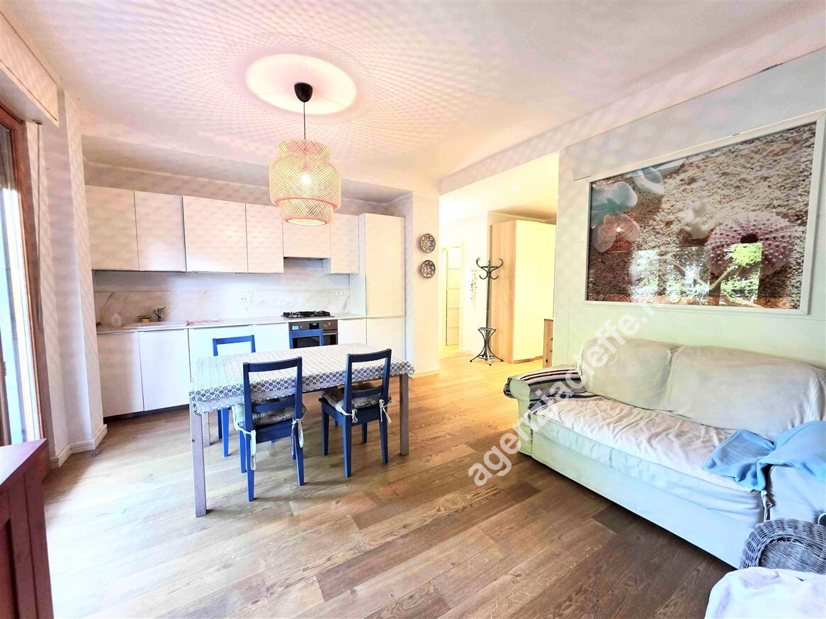 Trilocale con terrazzo a Massa