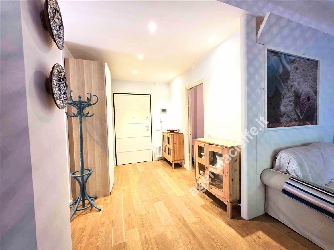Trilocale con terrazzo a Massa