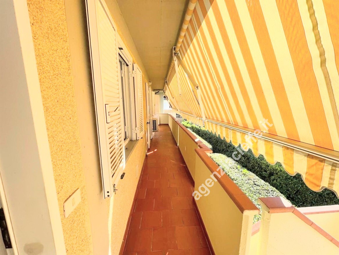 Casa indipendente con terrazzo a Massa