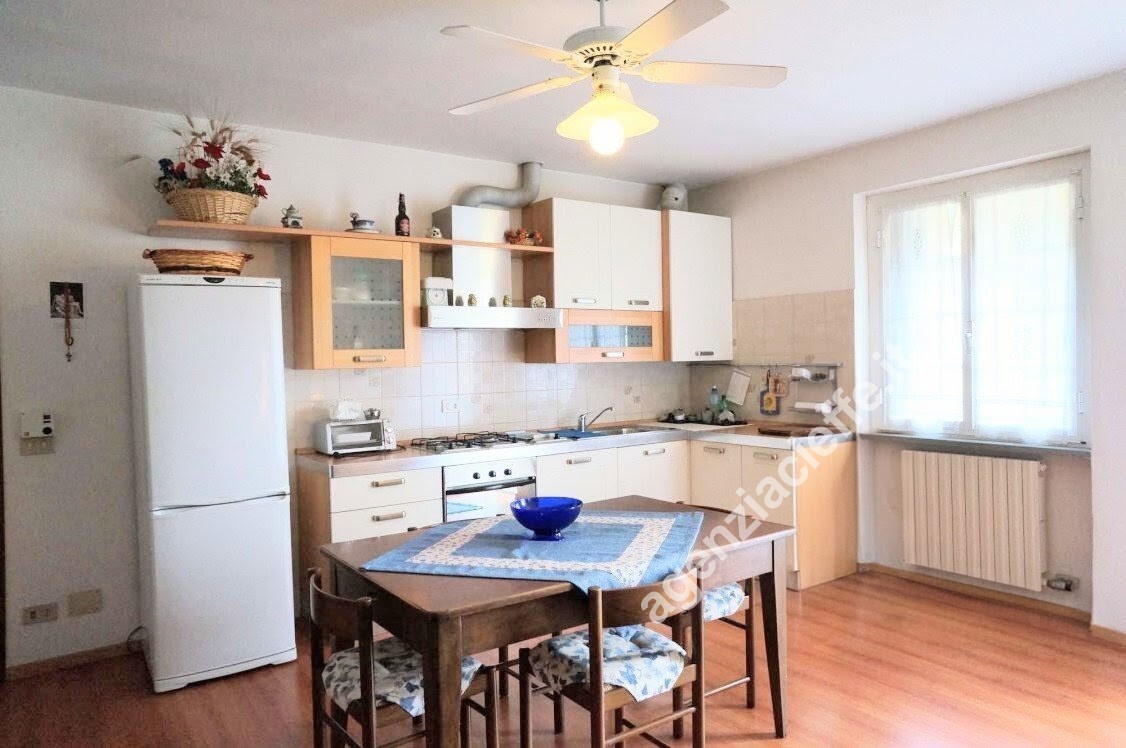 Casa indipendente con terrazzo a Massa