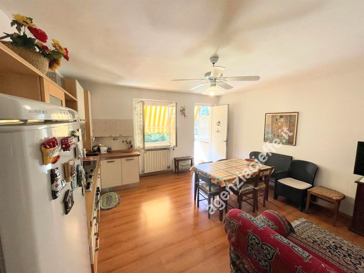 Casa indipendente con terrazzo a Massa