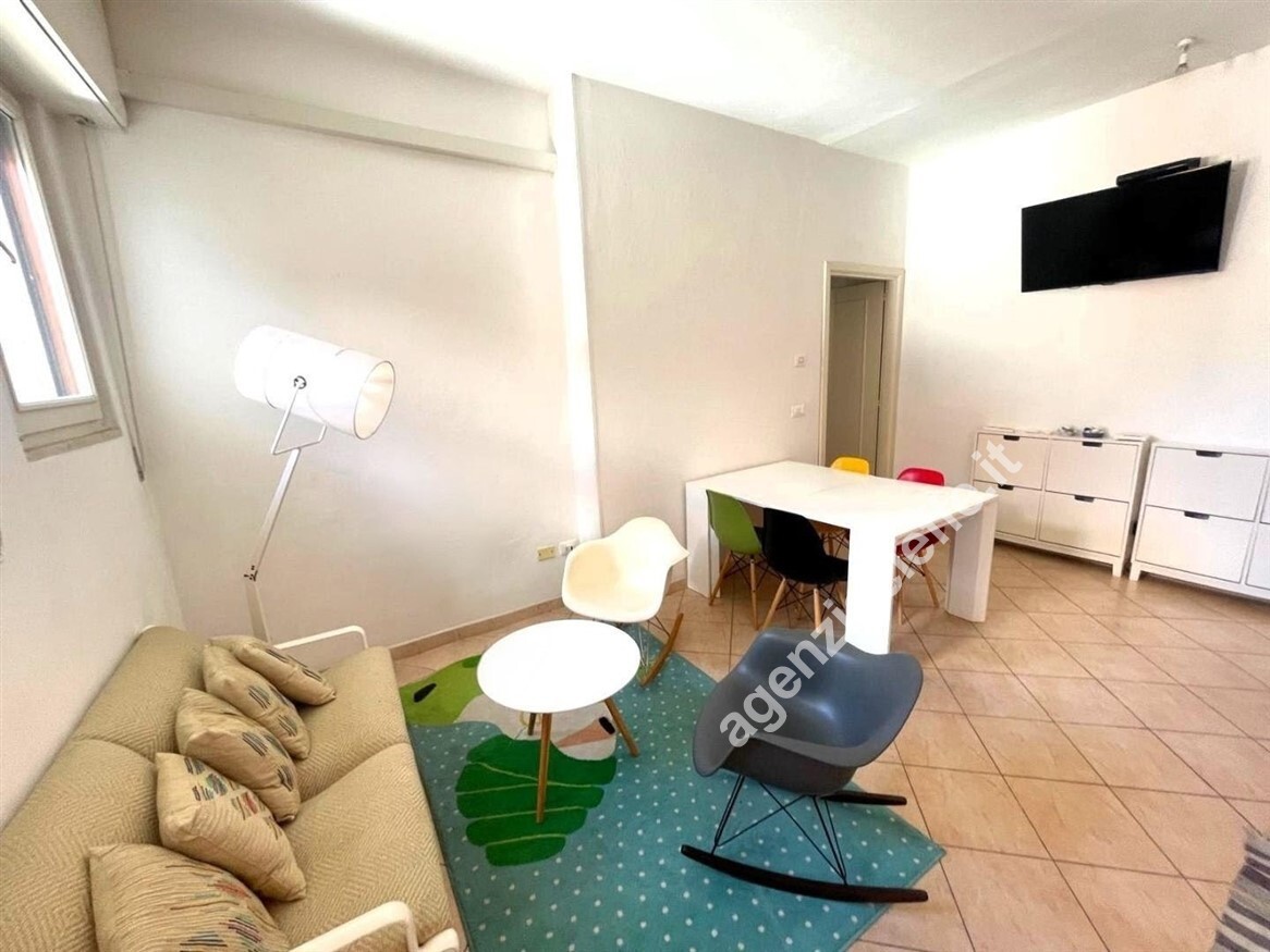 Trilocale con terrazzo a Massa