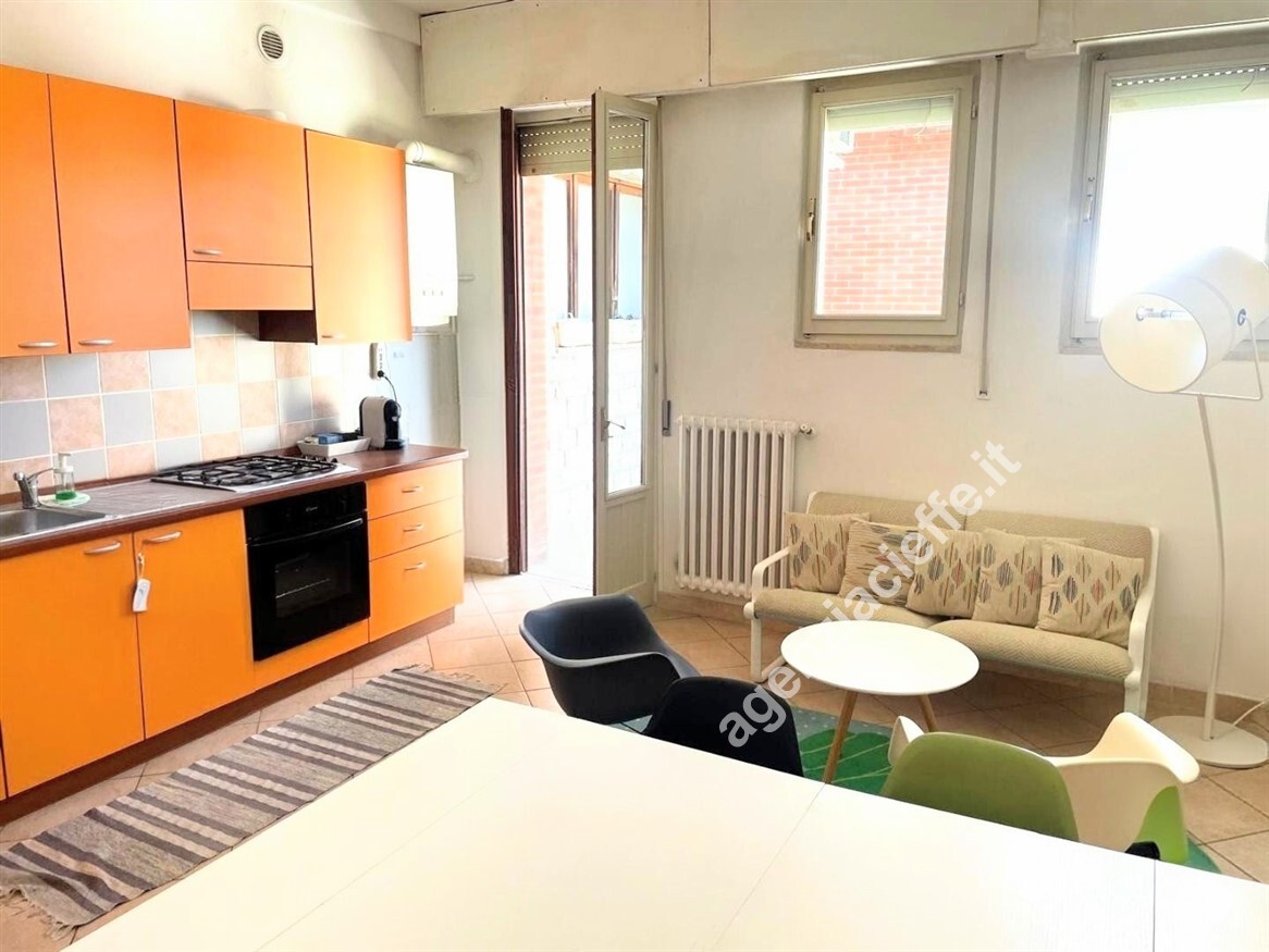 Trilocale con terrazzo a Massa