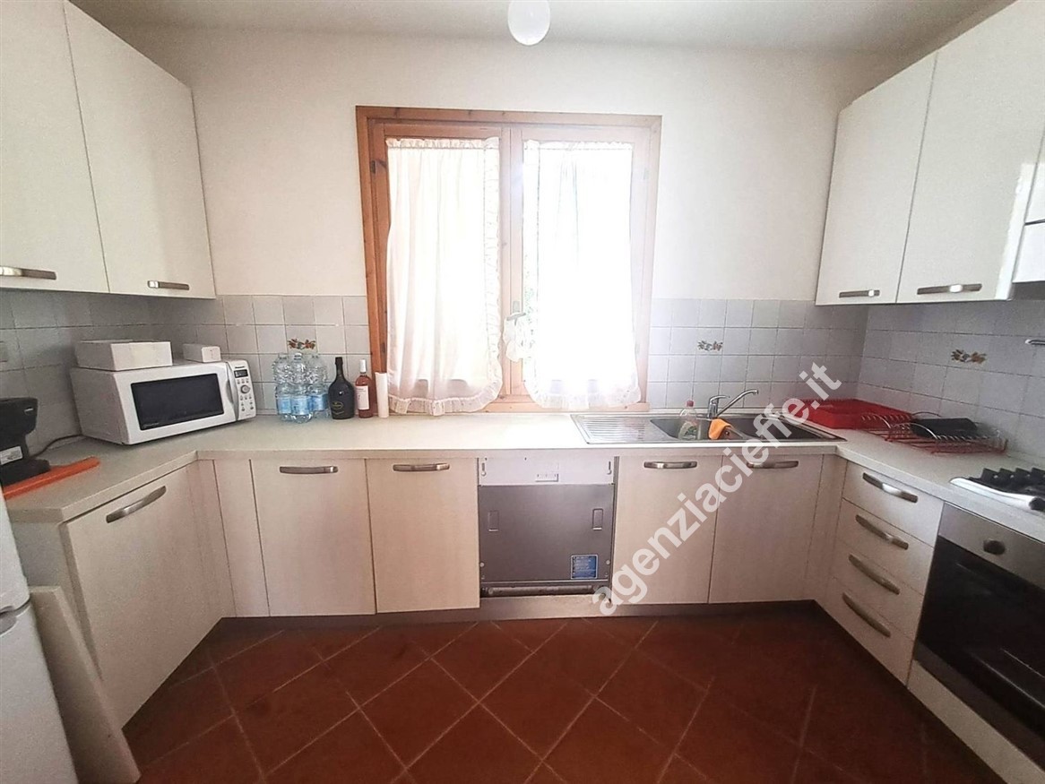 Villa con giardino a Montignoso