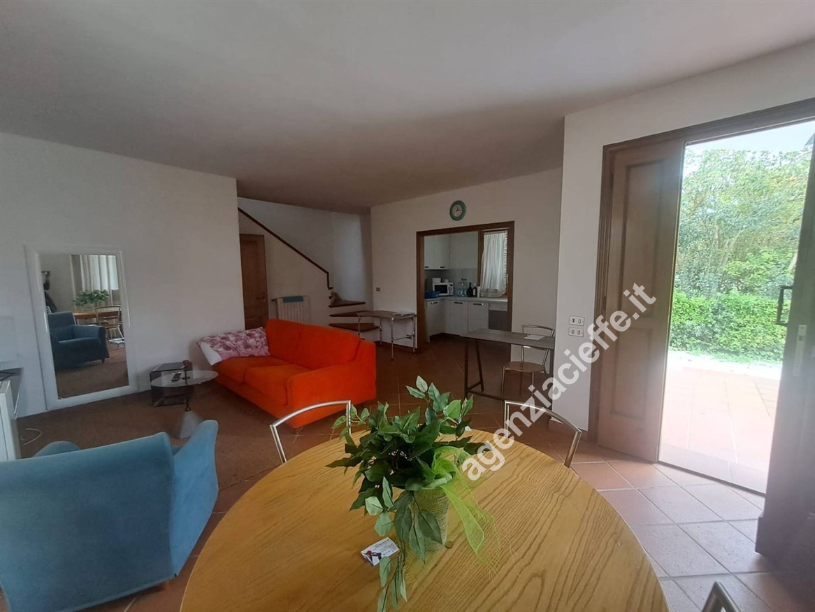 Villa con giardino a Montignoso