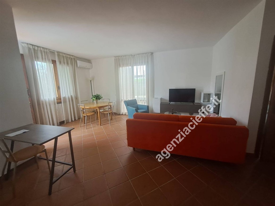 Villa con giardino a Montignoso