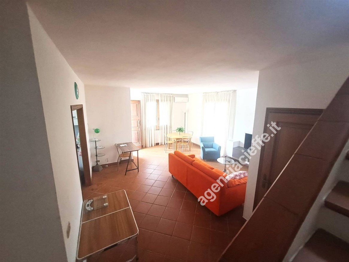 Villa con giardino a Montignoso