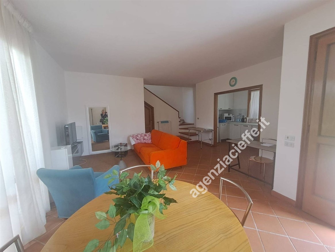 Villa con giardino a Montignoso