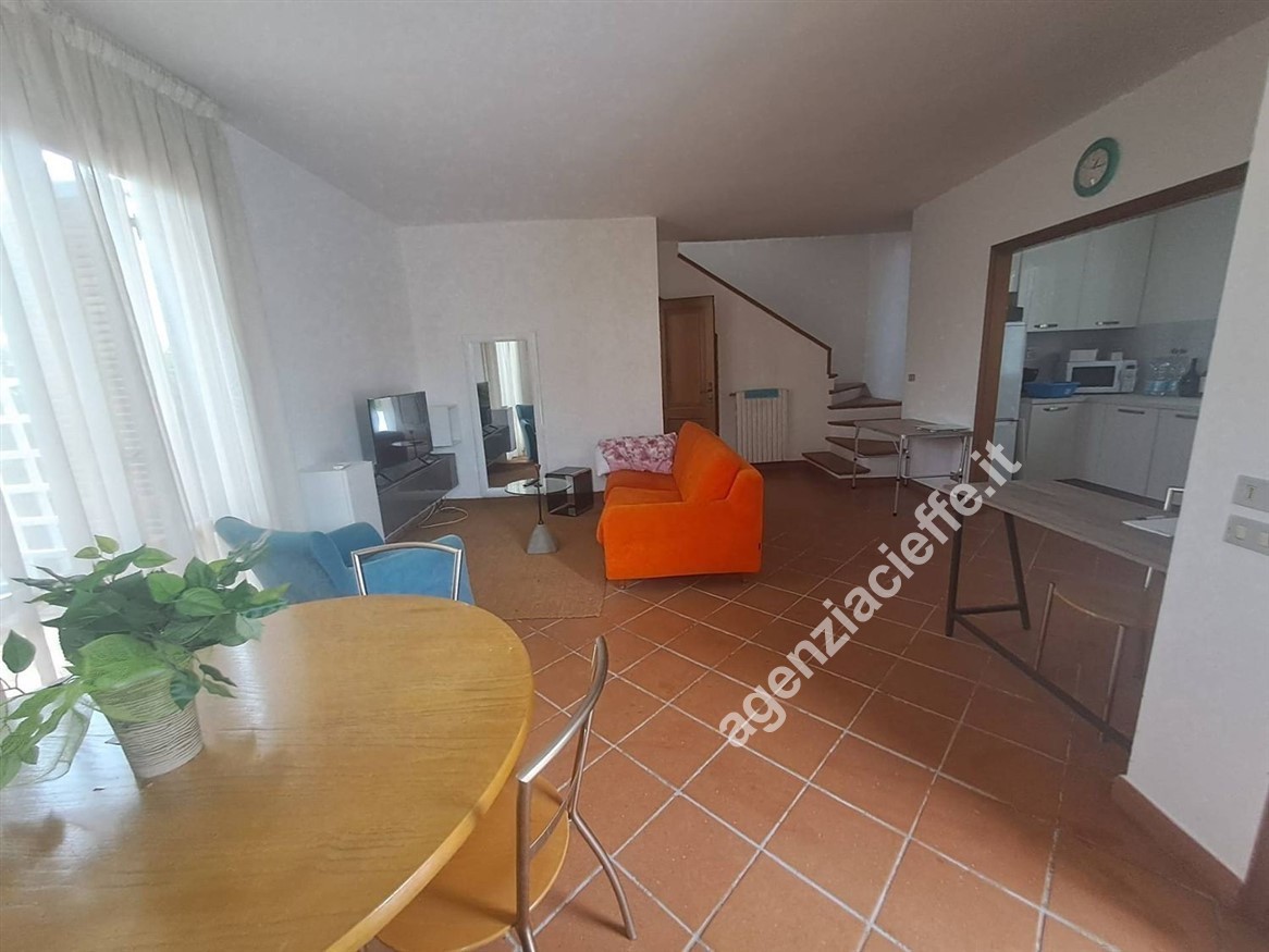 Villa con giardino a Montignoso