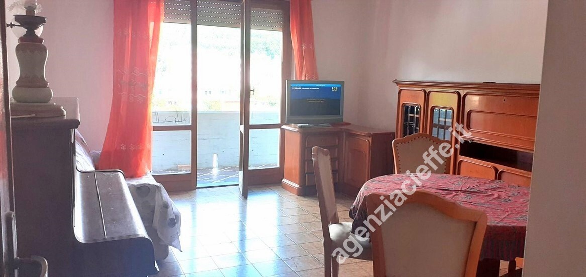 Appartamento con terrazzo a Massa