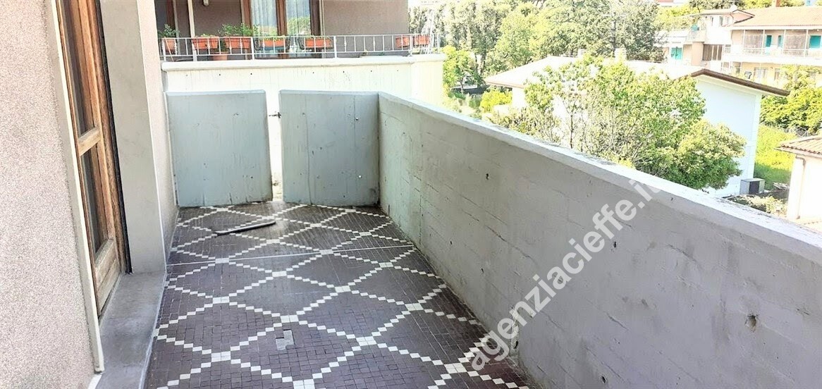 Appartamento con terrazzo a Massa