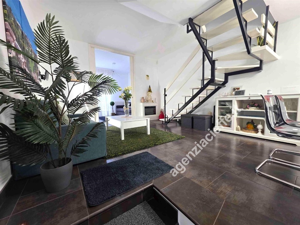 Casa indipendente con giardino a Montignoso