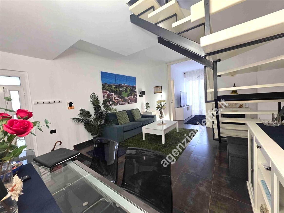 Casa indipendente con giardino a Montignoso