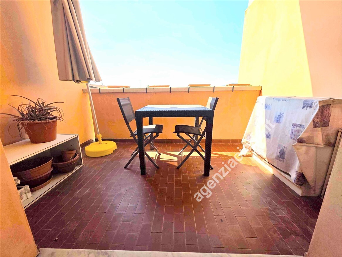 Appartamento con terrazzo a Montignoso