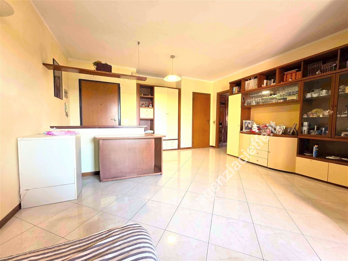 Appartamento con terrazzo a Montignoso
