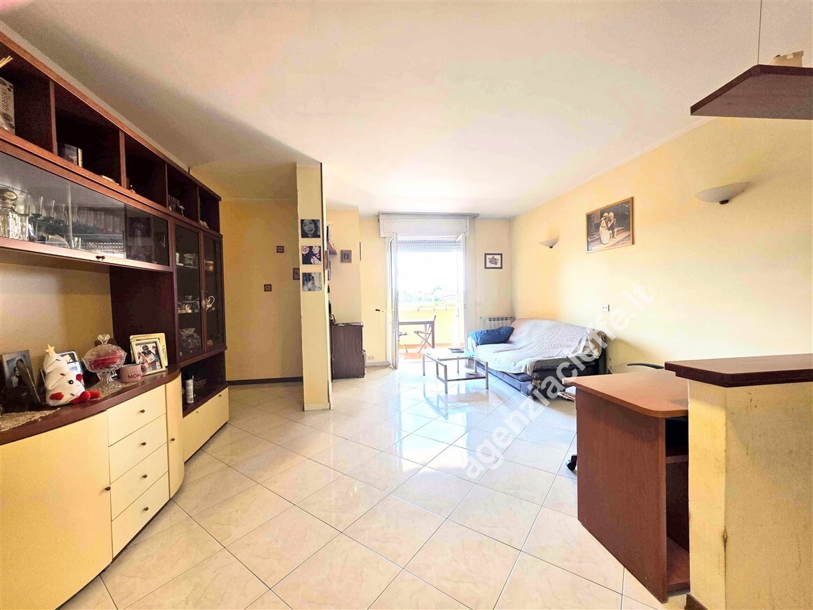 Appartamento con terrazzo a Montignoso