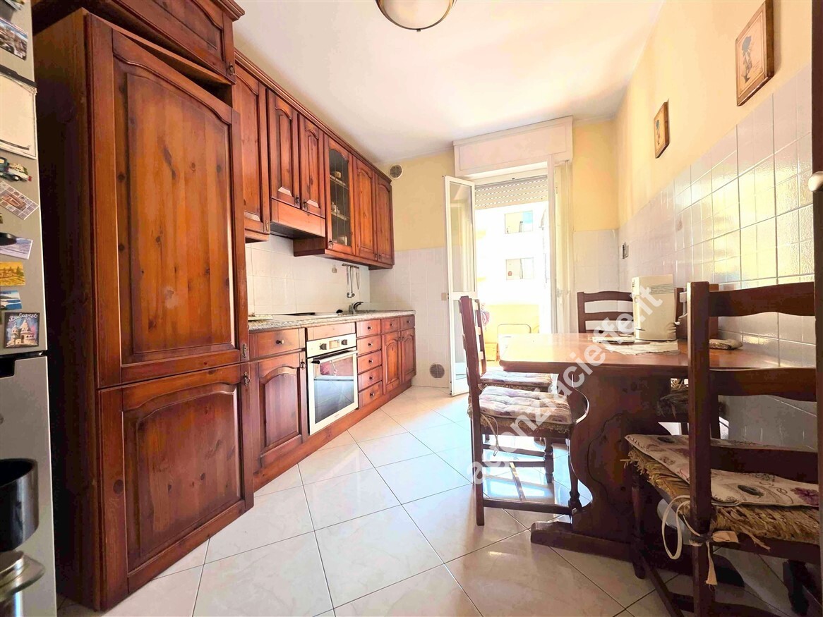 Appartamento con terrazzo a Montignoso