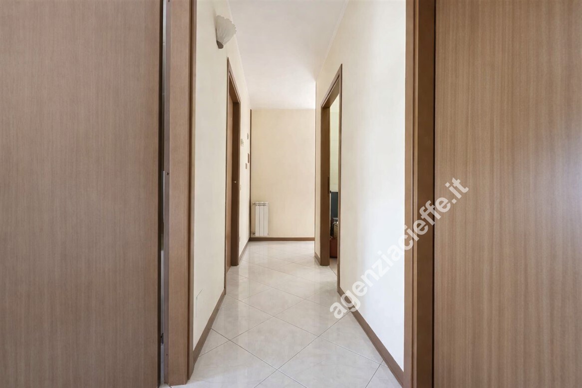 Appartamento con terrazzo a Montignoso