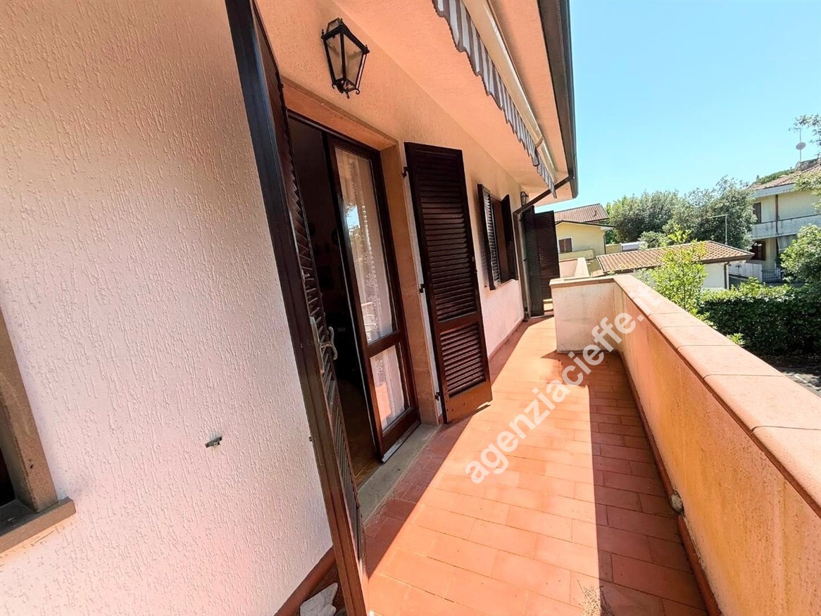 Quadrilocale con terrazzo a Massa