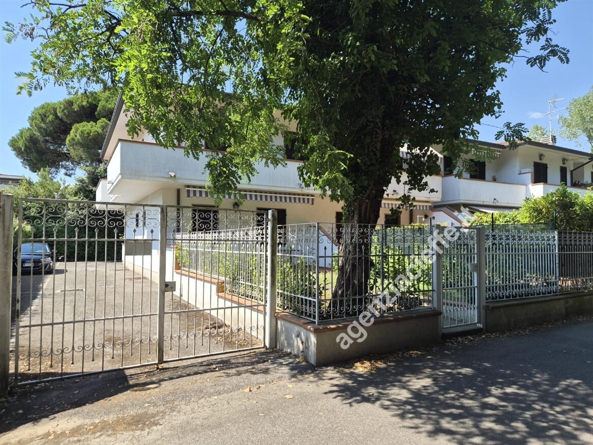 Quadrilocale con terrazzo a Massa