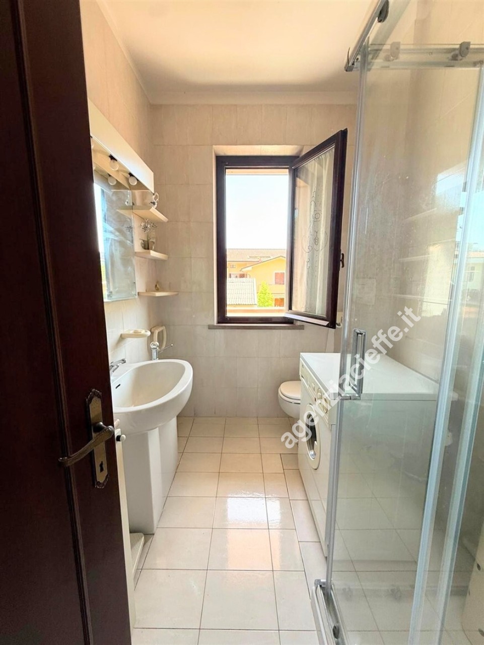 Quadrilocale con terrazzo a Massa