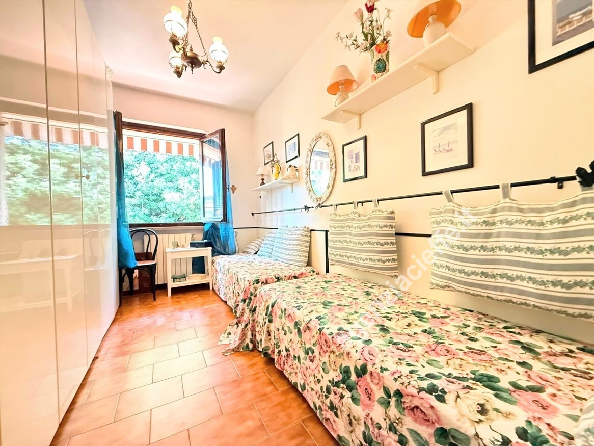 Quadrilocale con terrazzo a Massa
