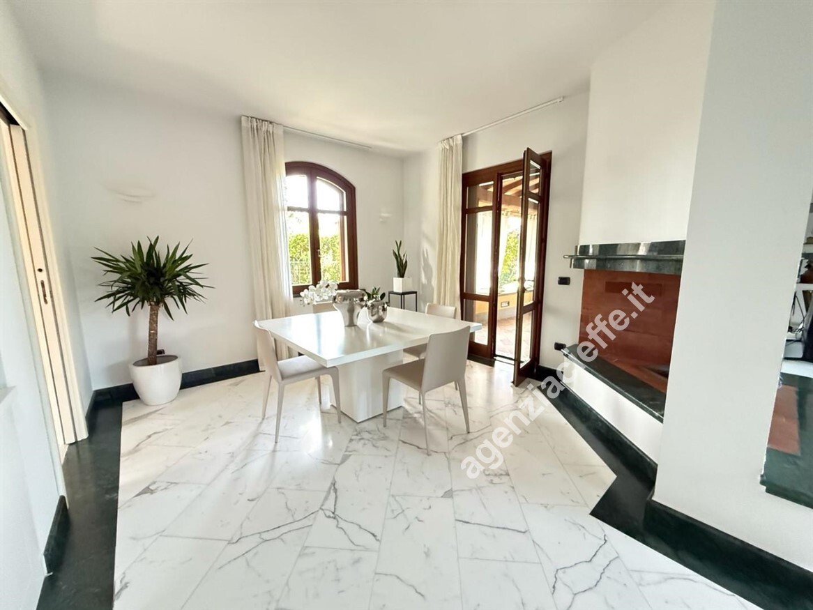 Villa con giardino a Massa