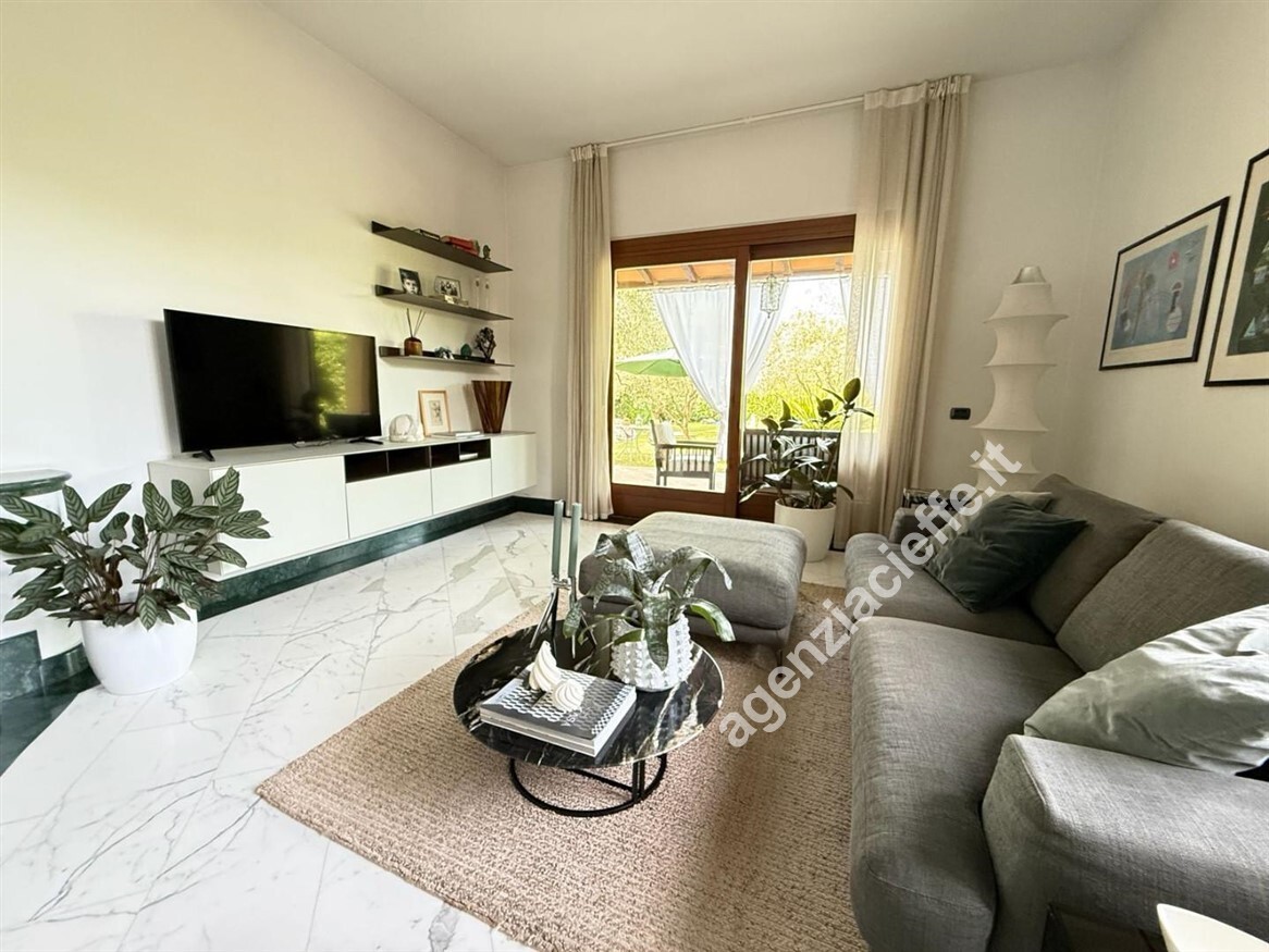 Villa con giardino a Massa